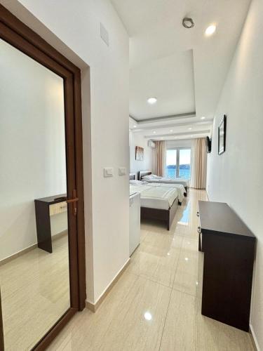 Ένα ή περισσότερα κρεβάτια σε δωμάτιο στο Beachfront Hotel Palma - Jaz