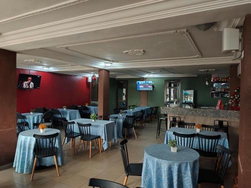 Restaurace v ubytování Ngueye hôtel officiel