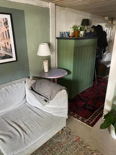 Ruang duduk di Small and cozy
