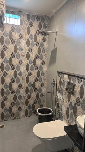 a bathroom with a toilet and a shower at OYOs Couple Hotel Orchha in Orchha