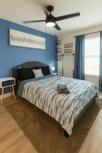 a bedroom with a large bed with a blue wall at 4 STATE FAIR l DT Dallas l FIFA READY l Staycation 1Bd1Ba in Dallas