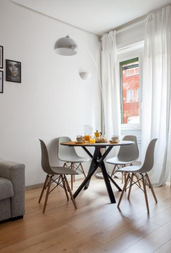Solari Apartment, Milan fashion street