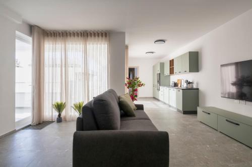 Μια τηλεόραση ή/και κέντρο ψυχαγωγίας στο HORIZON SUITES by the Sea