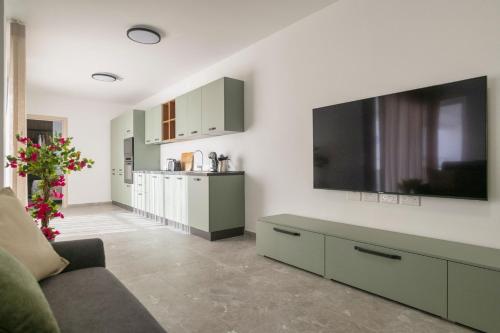 Η κουζίνα ή μικρή κουζίνα στο HORIZON SUITES by the Sea