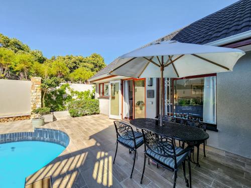 Bazén v ubytování Branch & Vine Cottages - Constantia nebo v jeho okolí