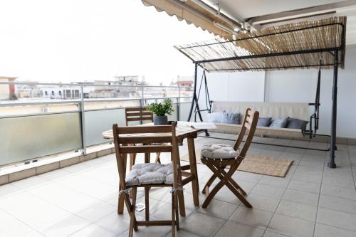 Sunset Sky Lounge - Chic Penthouse in Thessaloniki
