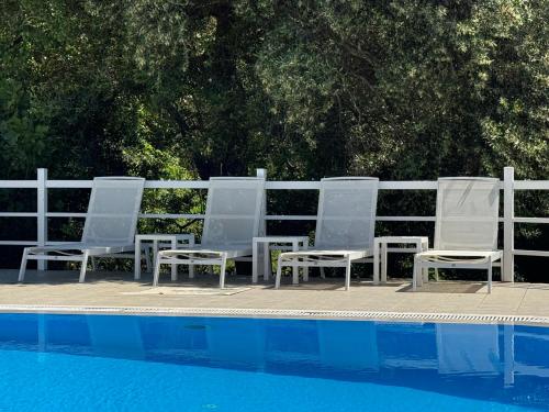 Πισίνα στο ή κοντά στο Olga's Sea View Studios, 400m from Ipsos Beach