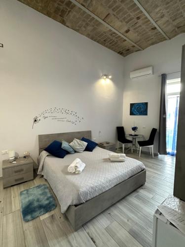a bedroom with a bed and a table with chairs at Il Tempio Pozzuoli B&B in Pozzuoli