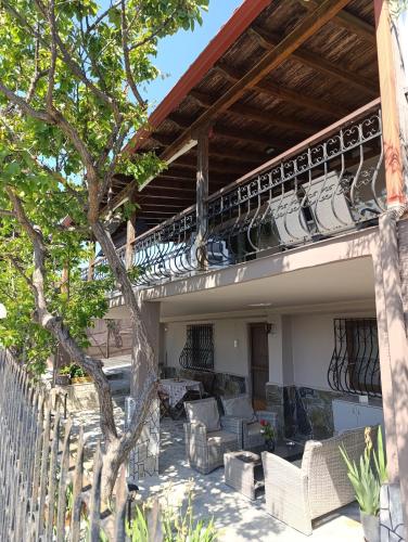 "2steps from the BEACH"