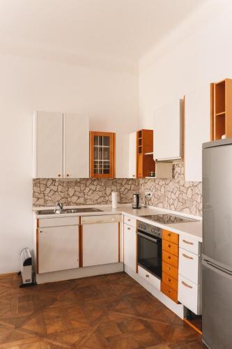 Vienna City Landstraße Retreat - Stylish & Spacious 2 BD for 8 Guests