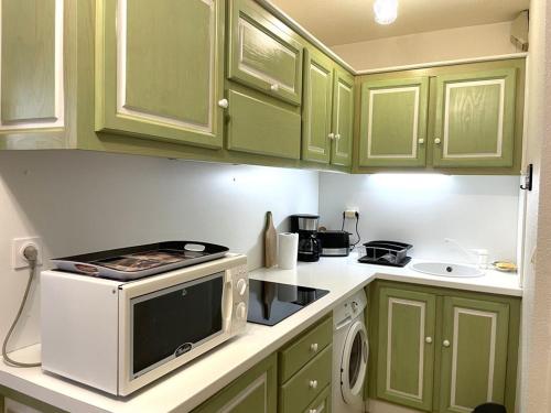 Photo de la galerie de l'établissement Appartement T2 à 50m du lac avec terrasse et piscine à Vieux-Boucau - FR-1-379-173, à Vieux-Boucau-les-Bains