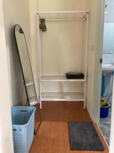 a room with a refrigerator with a mirror and a rug at Grey Garden in Thong Sala