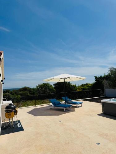 Bazén v ubytování Guest House Lena, Nerezine, Mali Losinj nebo v jeho okolí