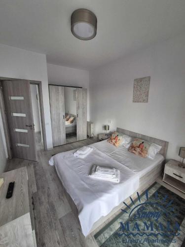 En eller flere senge i et værelse på Bliss 2 By SUNNY MAMAIA