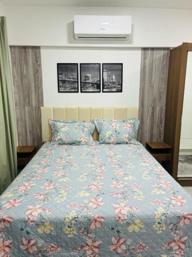 Postel nebo postele na pokoji v ubytování Flat Alto Padrao ao Lado do IBIS - Av Esmeraldas