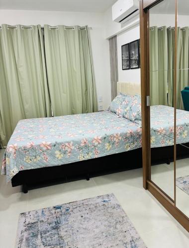 Postel nebo postele na pokoji v ubytování Flat Alto Padrao ao Lado do IBIS - Av Esmeraldas