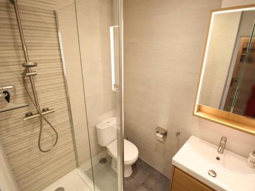 Koupelna v ubytování Appartement T3 cosy centre-ville avec parking et animaux admis - FR-1-313-228