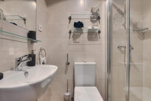 Ένα μπάνιο στο Livensa Living Pamplona Albergue Juvenil