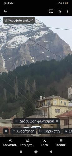 a view of a snow covered mountain from a computer screen at Dora's Home in Pramanta