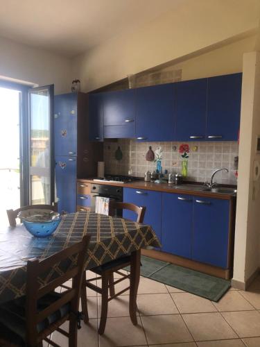 Una cocina o zona de cocina en Calaibi