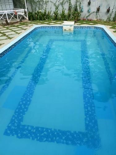 Bazén v ubytování Wisteria Bloom Villa- 7BHK nebo v jeho okolí