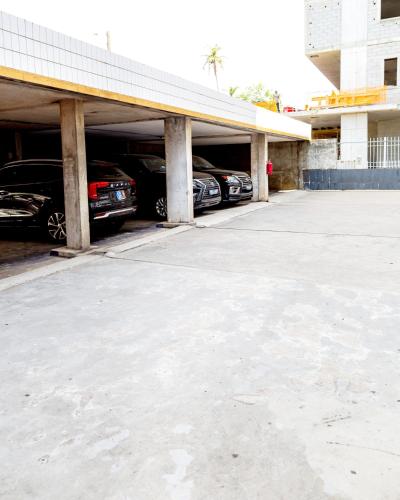 a parking lot with cars parked inside of a building at Résidences Les Hauts de l'Indenié in Abidjan