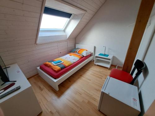 Postel nebo postele na pokoji v ubytování good bed Aarwangen