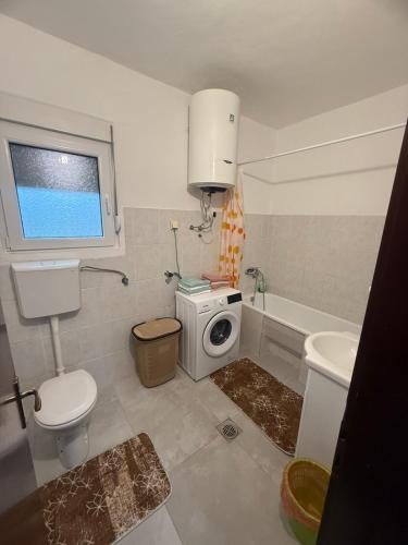 Photo de la galerie de l'établissement Apartman na rijeci Cijevni, à Podgorica