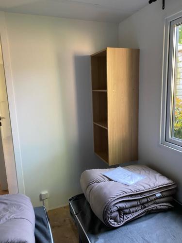Postel nebo postele na pokoji v ubytování Camping Bois et Toilés