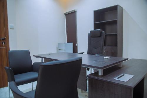 Zona de estar de Cozy 4BDR Home with Snooker, 15mins from Airport