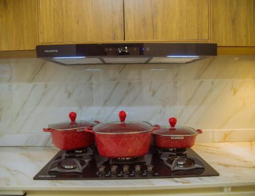 Una cocina o zona de cocina en Cozy 4BDR Home with Snooker, 15mins from Airport
