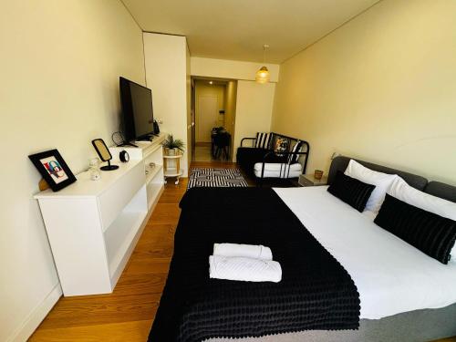 The Crespo - NO 39 - Modern Studio Apartments