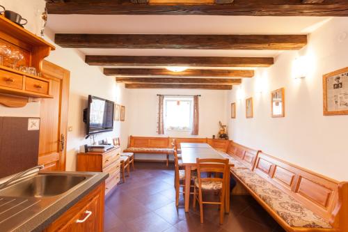 TV a/nebo společenská místnost v ubytování Haus Wildbach - Baranek Resorts