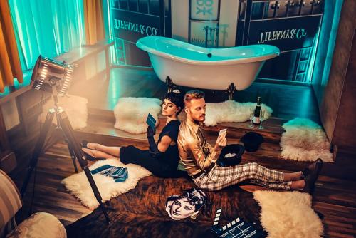 Anybody - Awarded love hotel