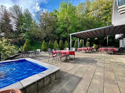 Bazén v ubytování Wellness & Spa - Hotel Oaza nebo v jeho okolí