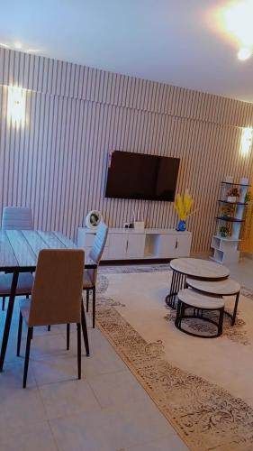 Μια τηλεόραση ή/και κέντρο ψυχαγωγίας στο Blue-orchid House