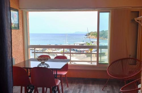 A PIEDS NUS JUSQU'A LA MER