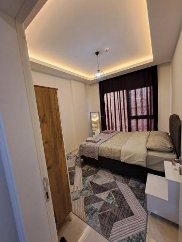 a small bedroom with a bed and a window at Neridabeachhomes 20 in Alanya