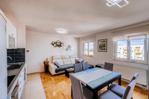 Zara Vista - with free parking