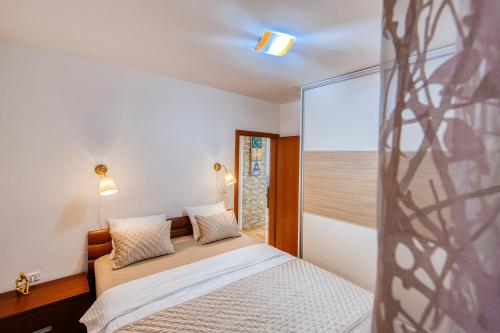 Zara Vista - with free parking