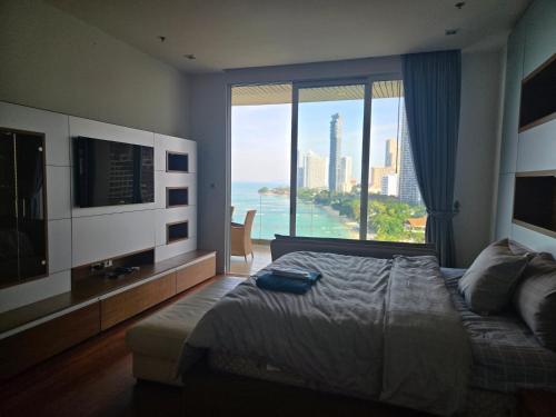 Ένα ή περισσότερα κρεβάτια σε δωμάτιο στο Premium Oceanview Condominium