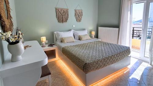 a bedroom with a bed and a table and a window at Oasis Centrale in Panteli