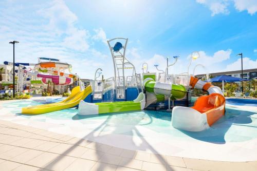 a water park with a water slide and slides at Villatel Orlando Resort, Apartments by Marriott Bonvoy in Orlando