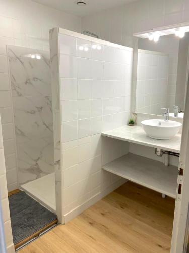 Photo de la galerie de l'établissement Villa Cosy Confort Wifi Piscine 10 mn plage Canet, à Cabestany