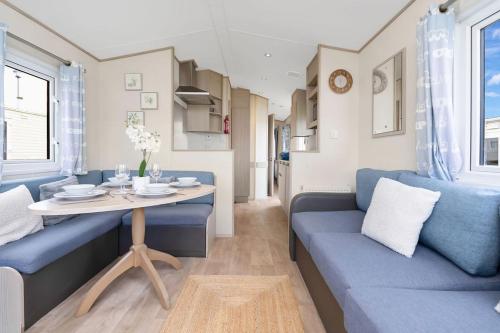 Ruang duduk di Vacant Nests Seton Sands The St Andrews