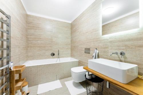 Ένα μπάνιο στο Dvouložnicový mezonetový apartmán se dvěma koupelnami v rodinné vile