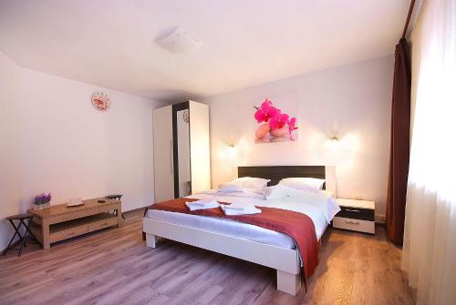a bedroom with a large bed in a room at Casa Bamby in Slănic-Moldova