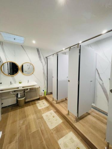 Salle de bains dans l'établissement Cubez Viladrau