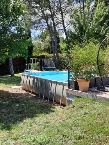 Πισίνα στο ή κοντά στο Gîte Ma Vie Là 3 étoiles, jacuzzi, animaux acceptés