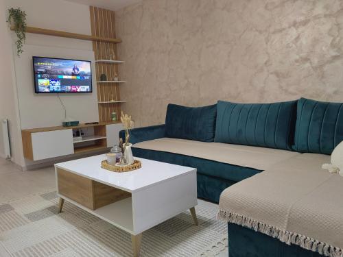 TV i/ili multimedijalni sistem u objektu APARTMAN ANIKA - STAN NA DAN Doboj